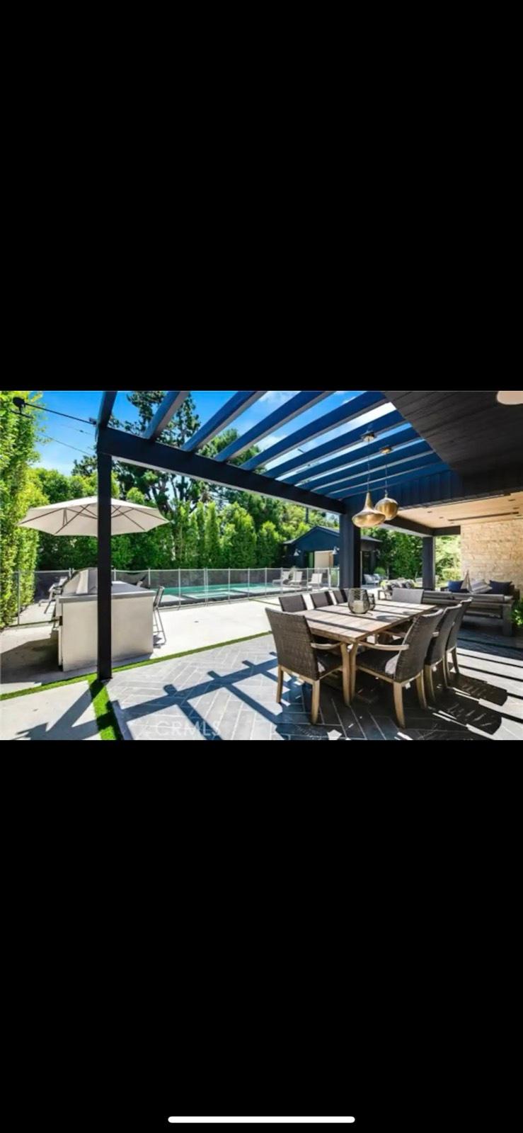C’s grandiose abode — photo 5
