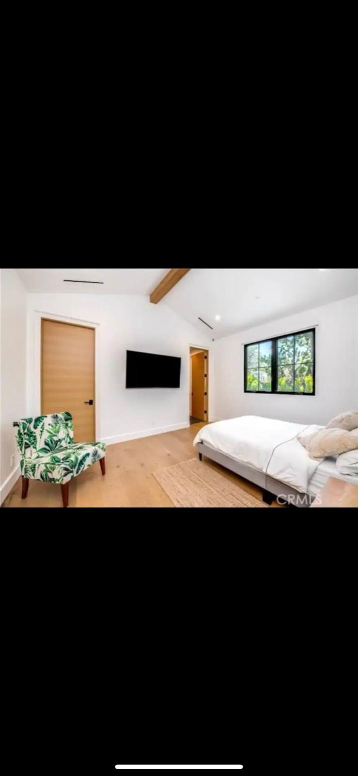 C’s grandiose abode — photo 6