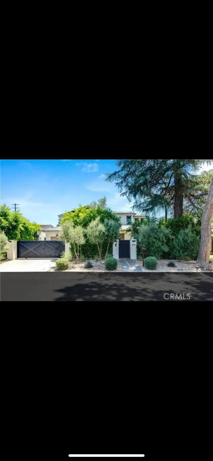 C’s grandiose abode — photo 7