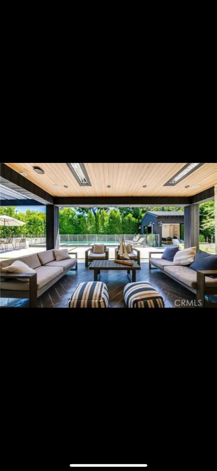 C’s grandiose abode — photo 8