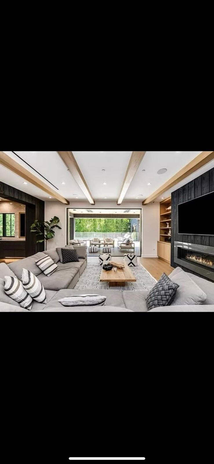 C’s grandiose abode — photo 10