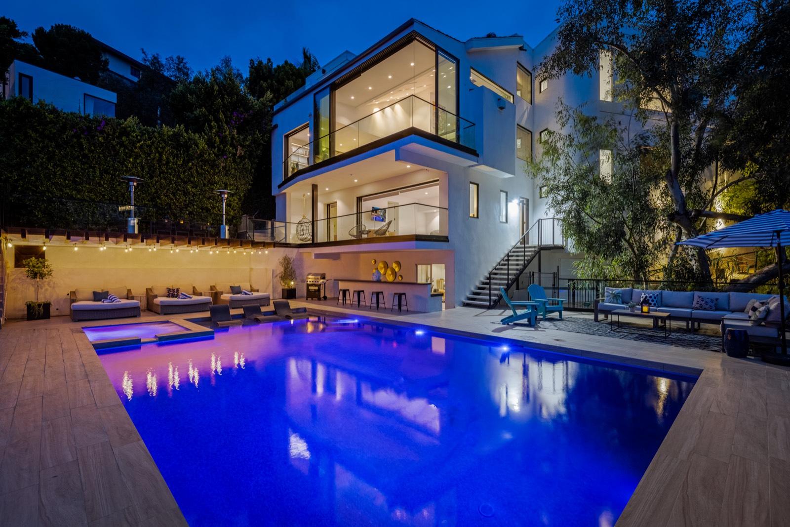 C's Modern Mountain View — photo 1