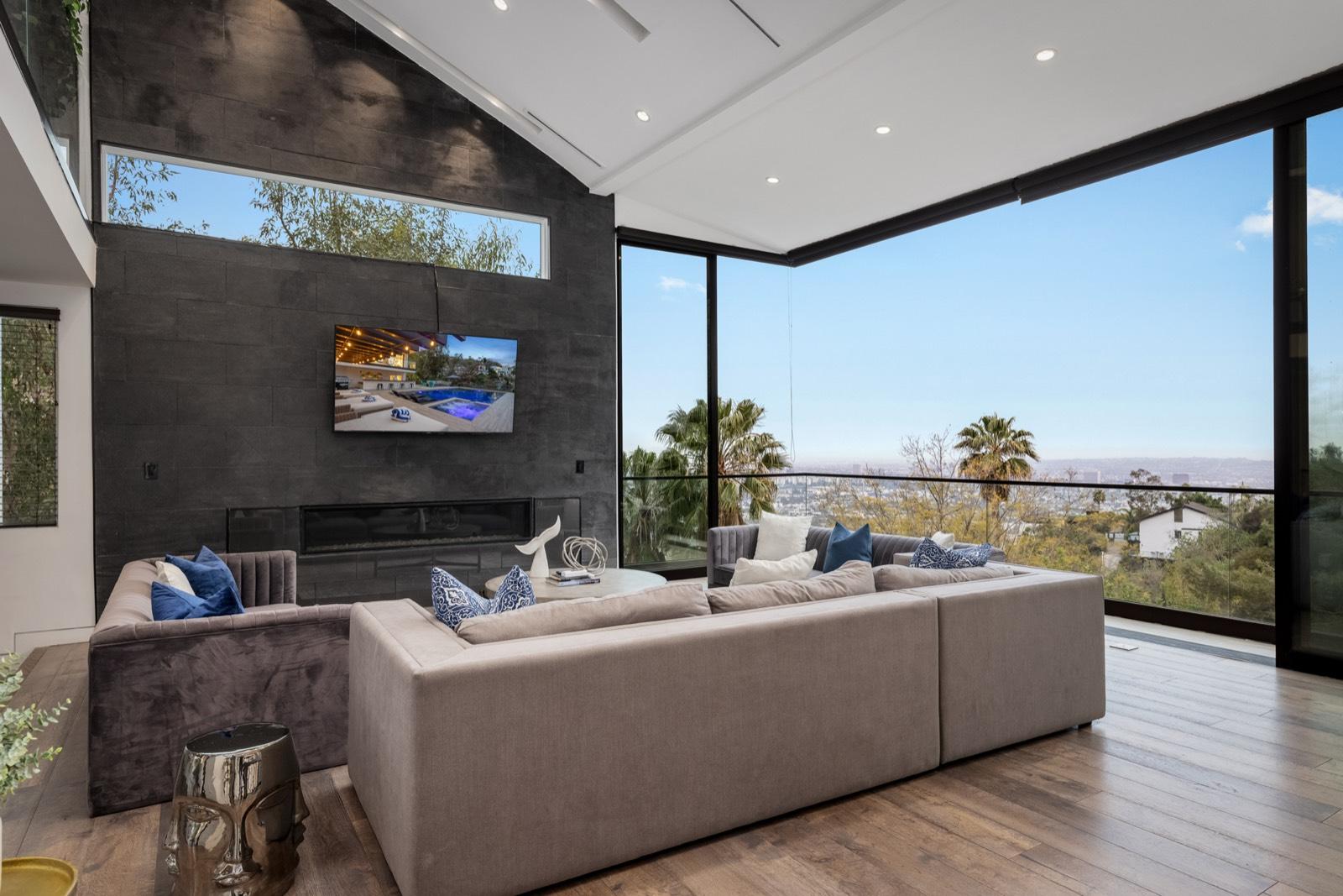 C's Modern Mountain View — photo 9