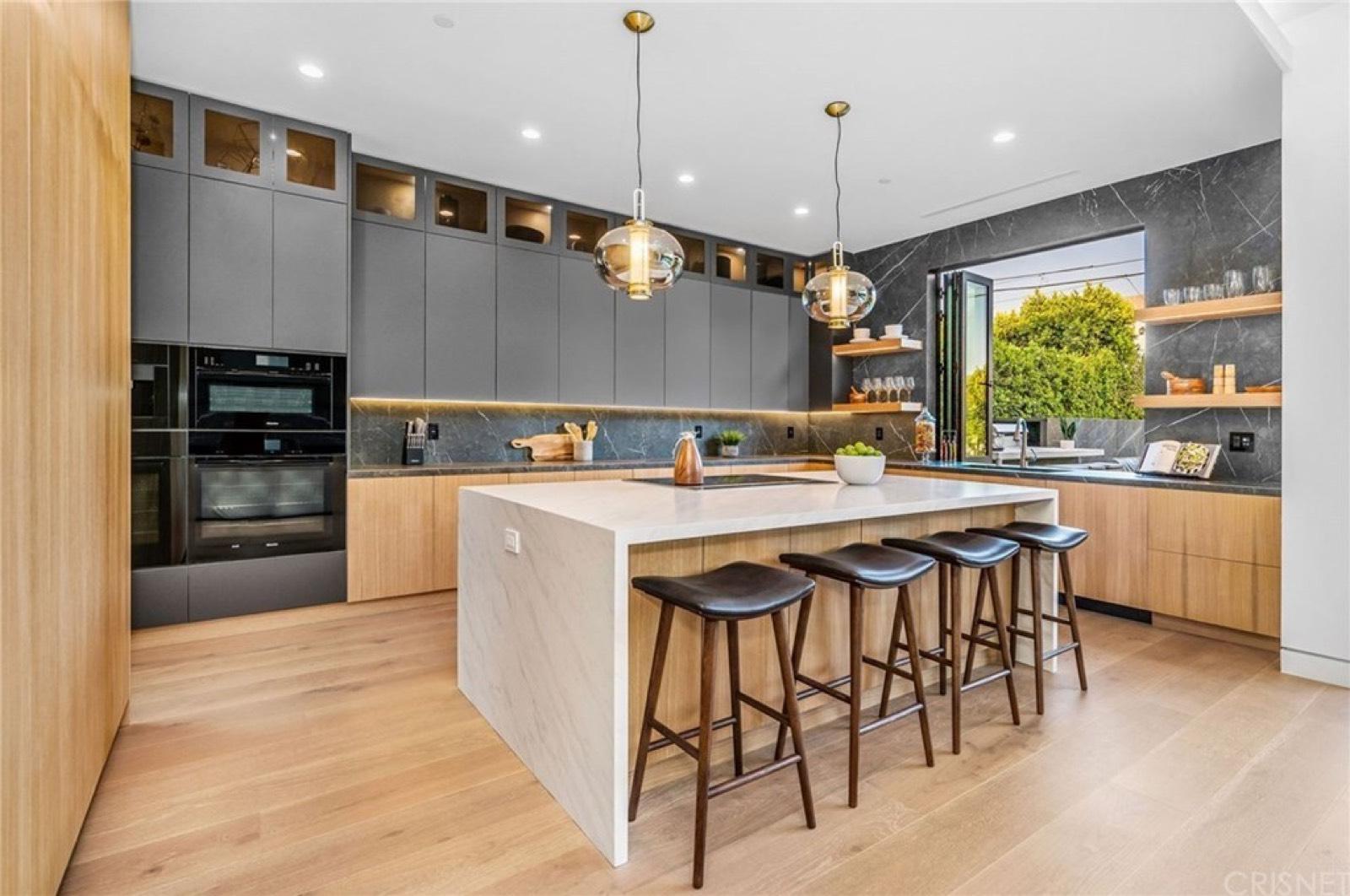 CS's Modern Tech Home — photo 3