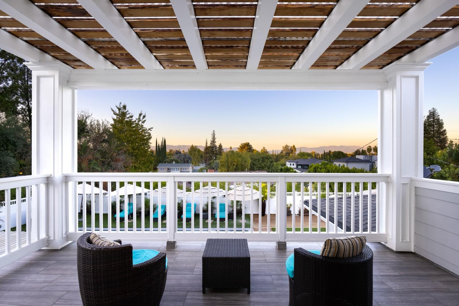 C's Tarzana Modern Cape Cod — photo 7