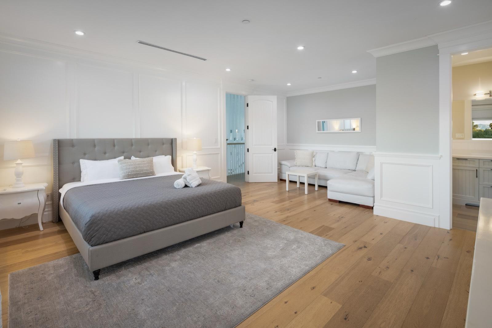 C's Tarzana Modern Cape Cod — photo 11