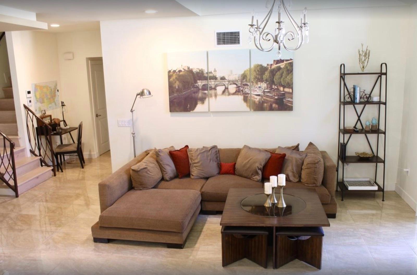 CS'S Glam Valley Home — photo 1