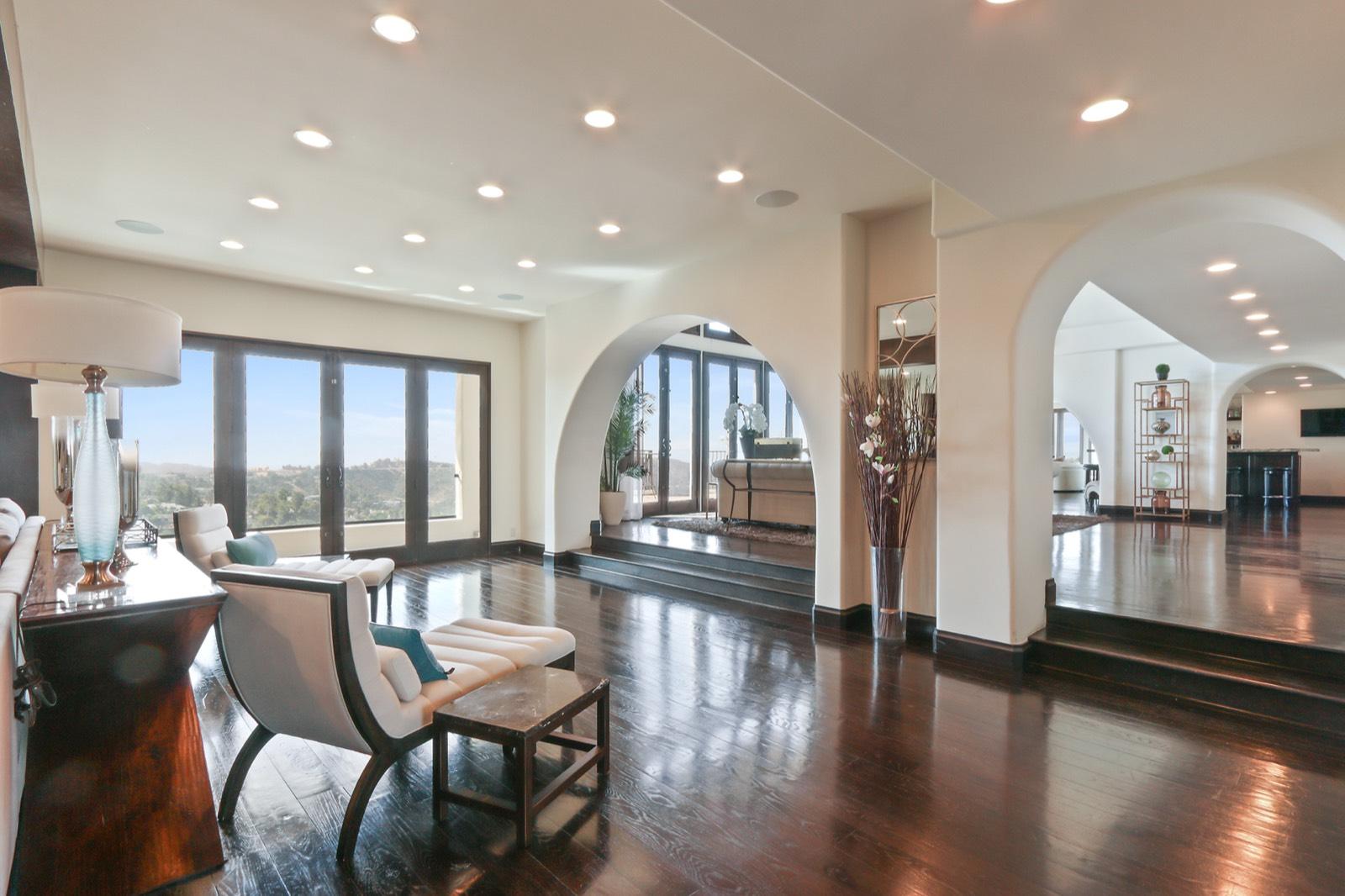 CS's Huge Med Mansion — photo 11