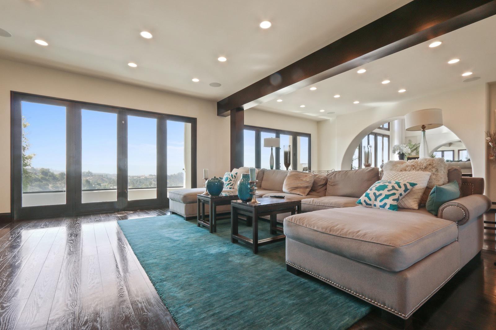 CS's Huge Med Mansion — photo 8