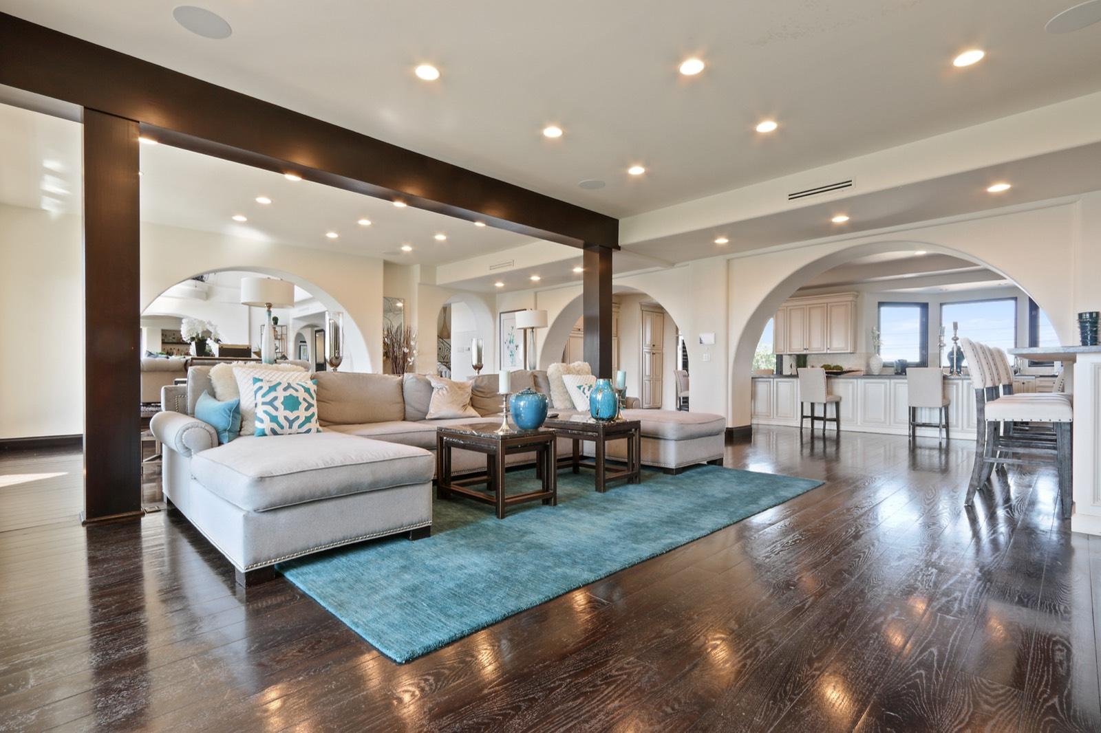 CS's Huge Med Mansion — photo 9