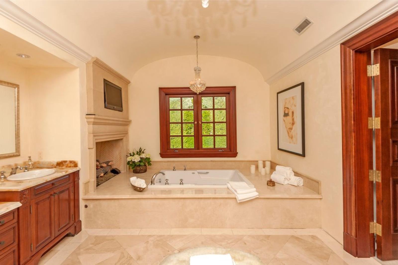CS's Summit Mansion — photo 1