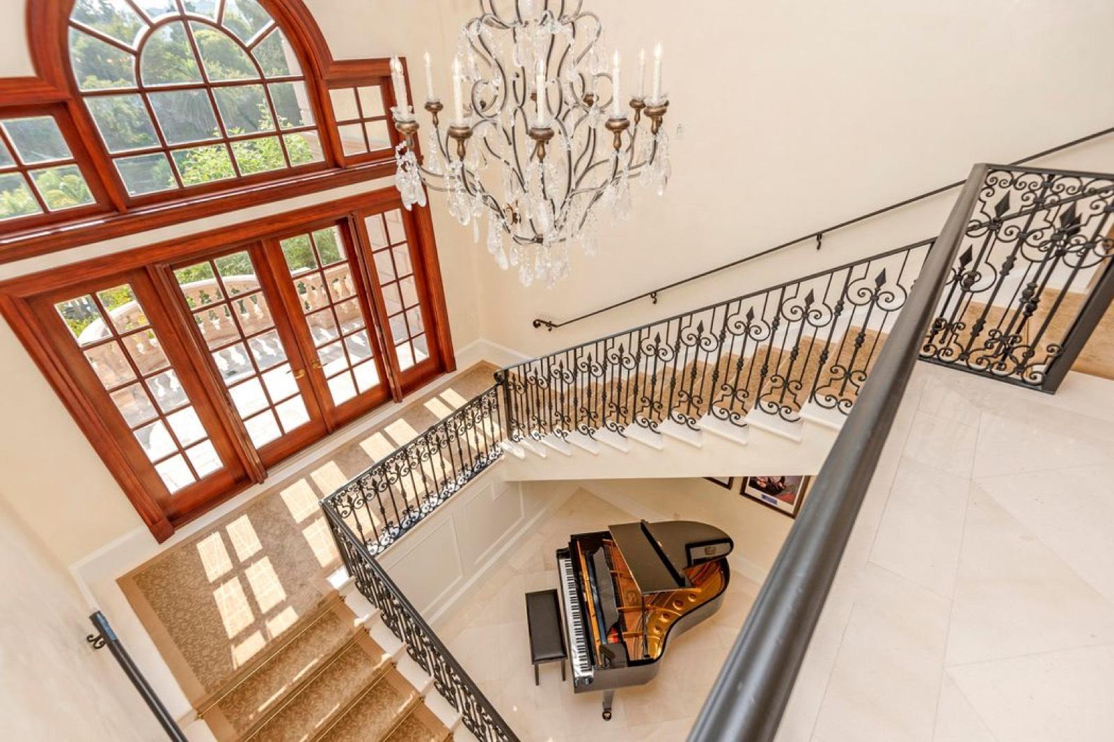 CS's Summit Mansion — photo 9
