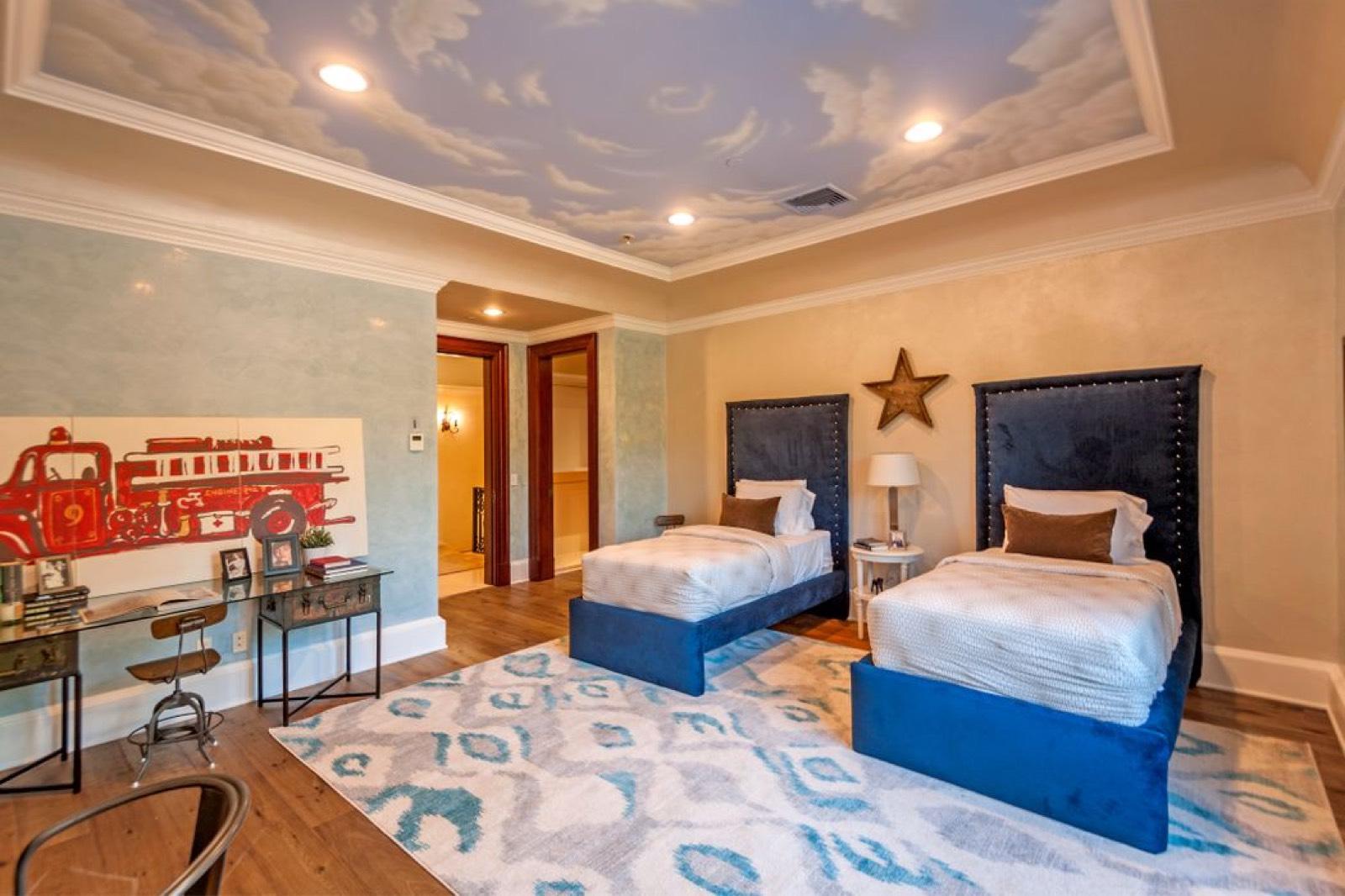 CS's Summit Mansion — photo 11