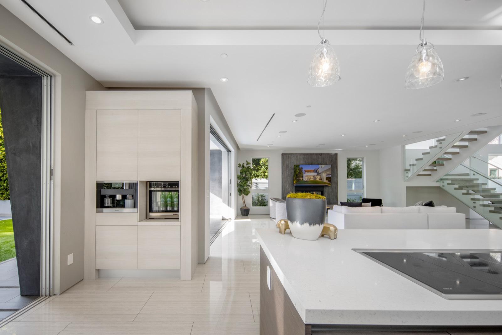 CS's White and Grey Modern — photo 7