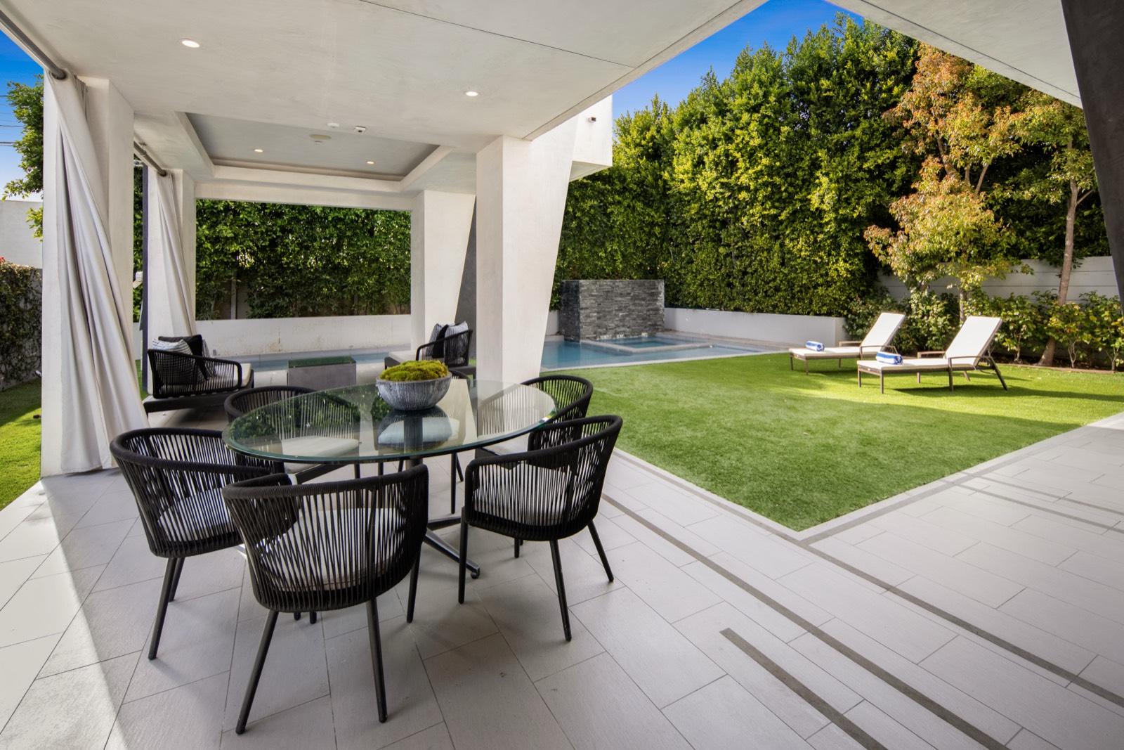 CS's White and Grey Modern — photo 8