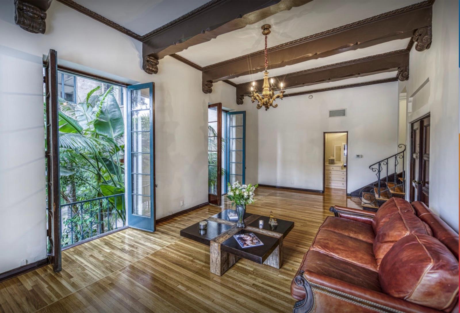 D's Classic Hollywood Glam Apt Building — photo 12