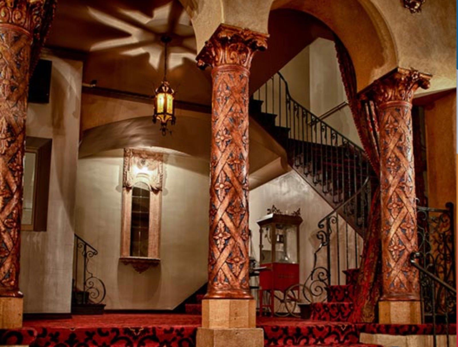 D's Classic Hollywood Glam Apt Building — photo 3