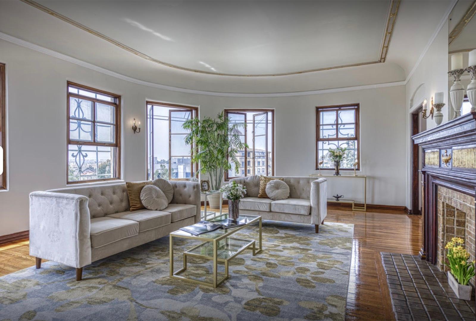 D's Classic Hollywood Glam Apt Building — photo 6