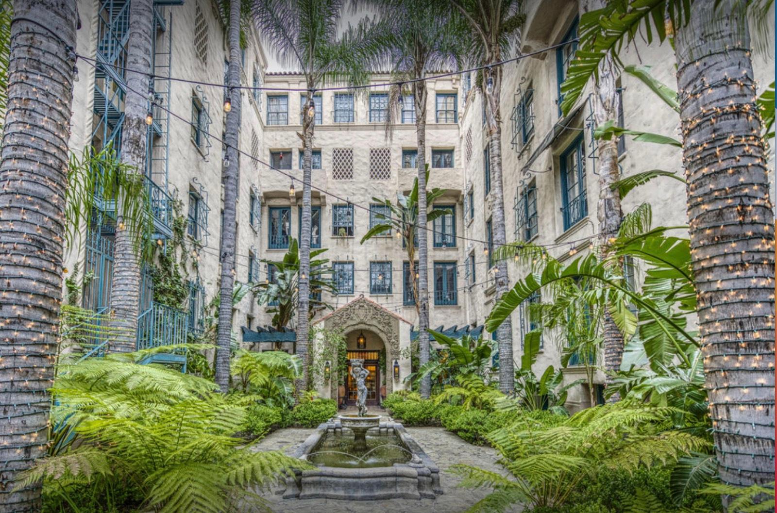 D's Classic Hollywood Glam Apt Building — photo 7