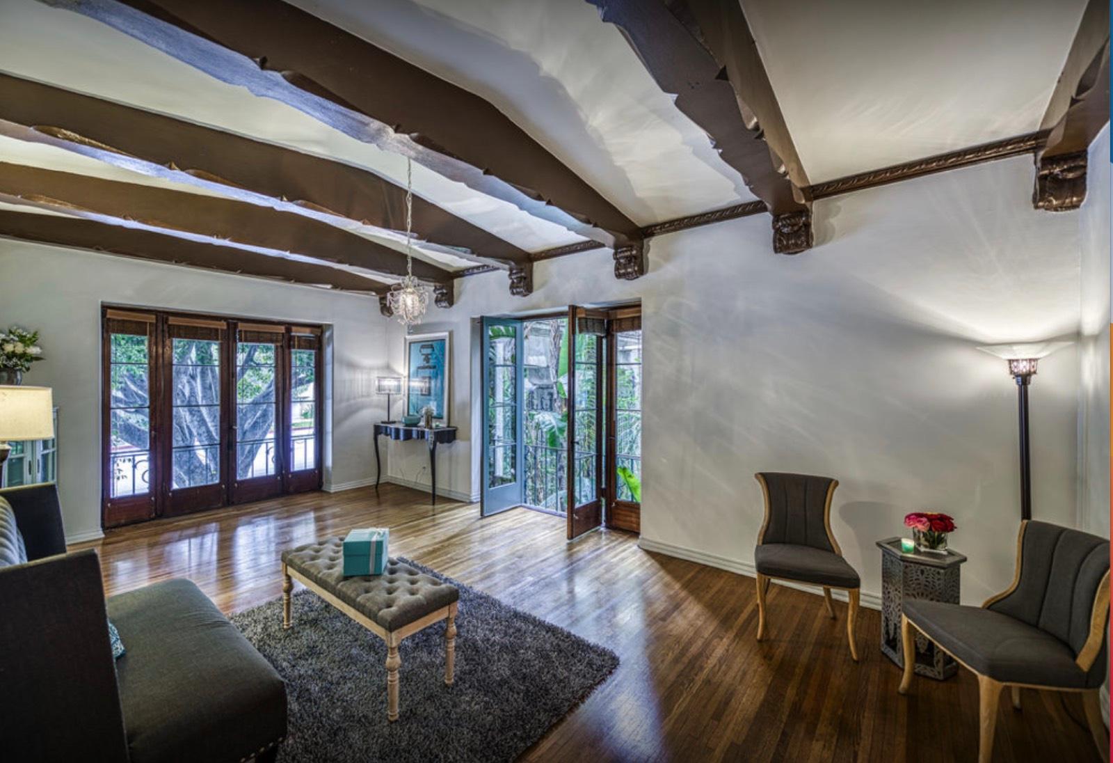 D's Classic Hollywood Glam Apt Building — photo 9
