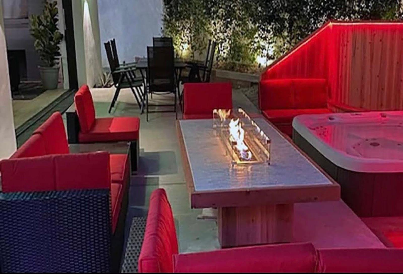 D's Glowing Modern Home — photo 3
