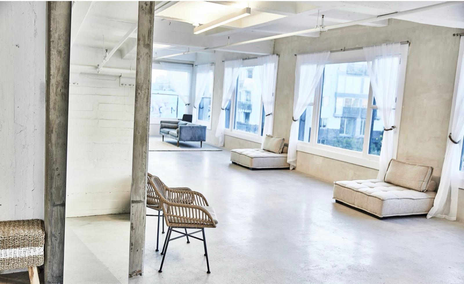 D's Light and bright Studio — photo 7
