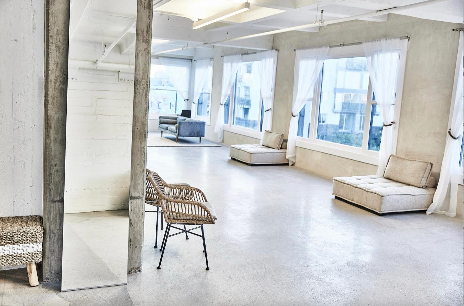 D's Light and bright Studio — photo 10