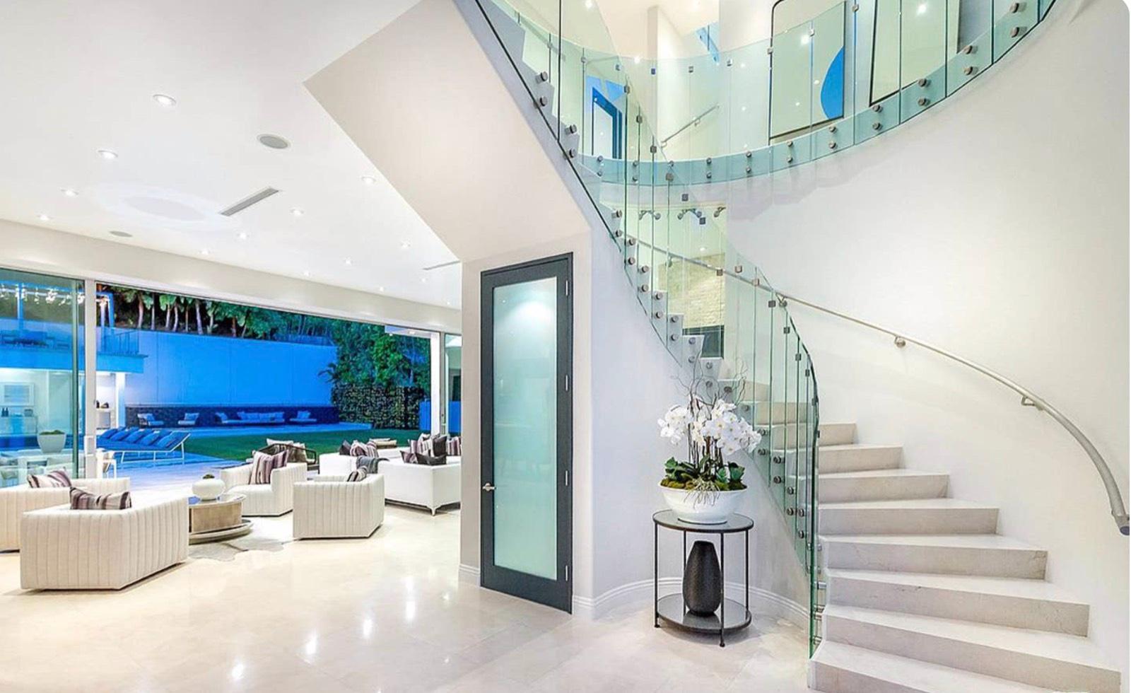 D's Orange Modern Mansion — photo 2