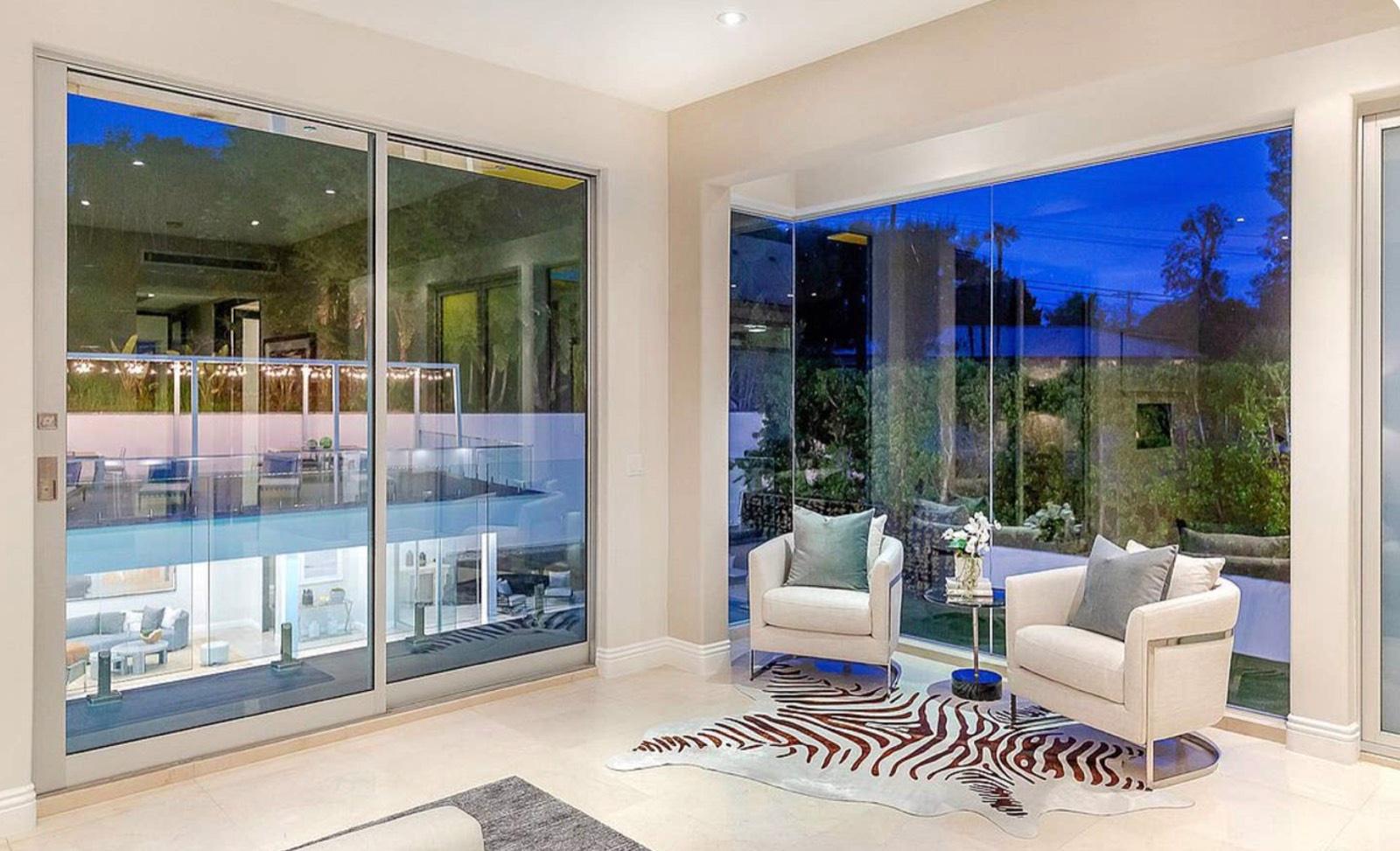 D's Orange Modern Mansion — photo 3