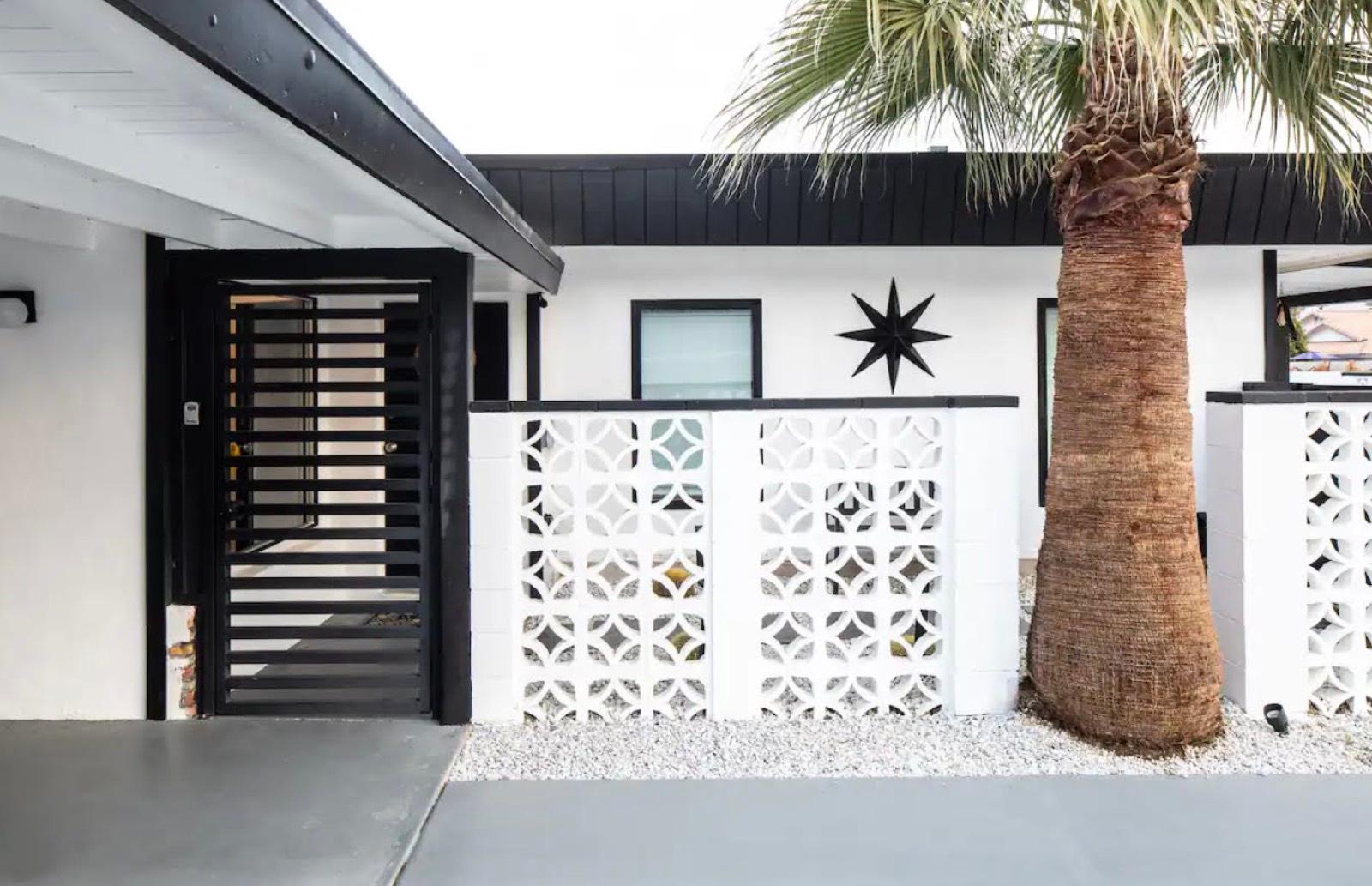 D's Palm Springs Pink Bungalow — photo 7