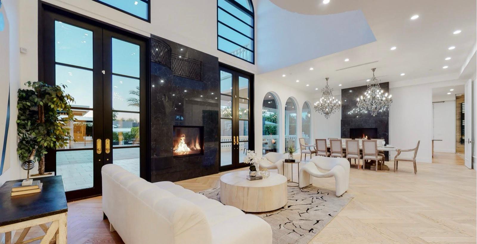 D's White Grand Mansion — photo 5