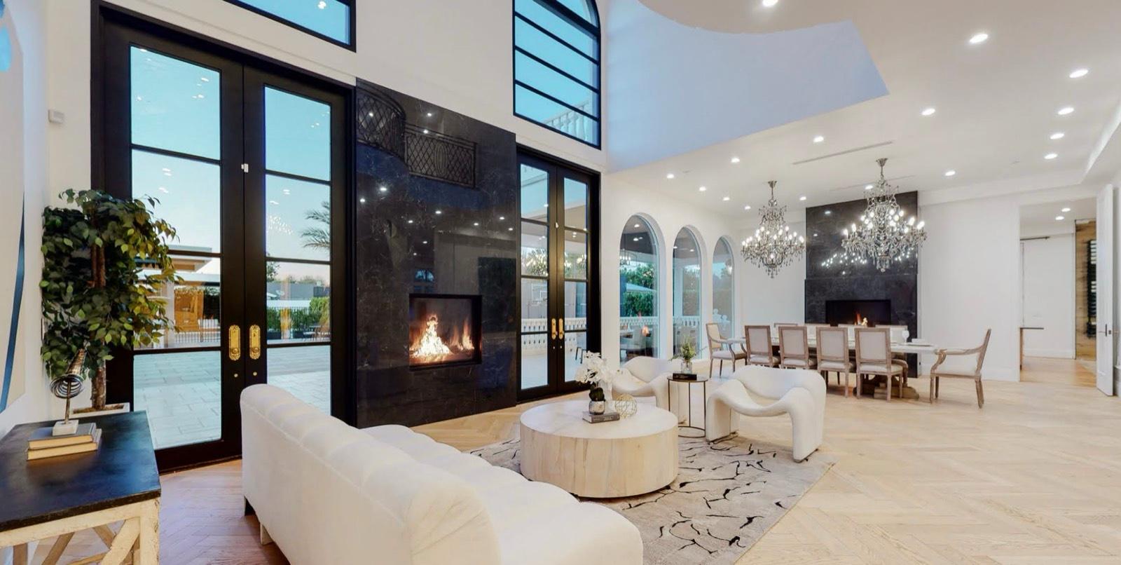 D's White Grand Mansion — photo 6