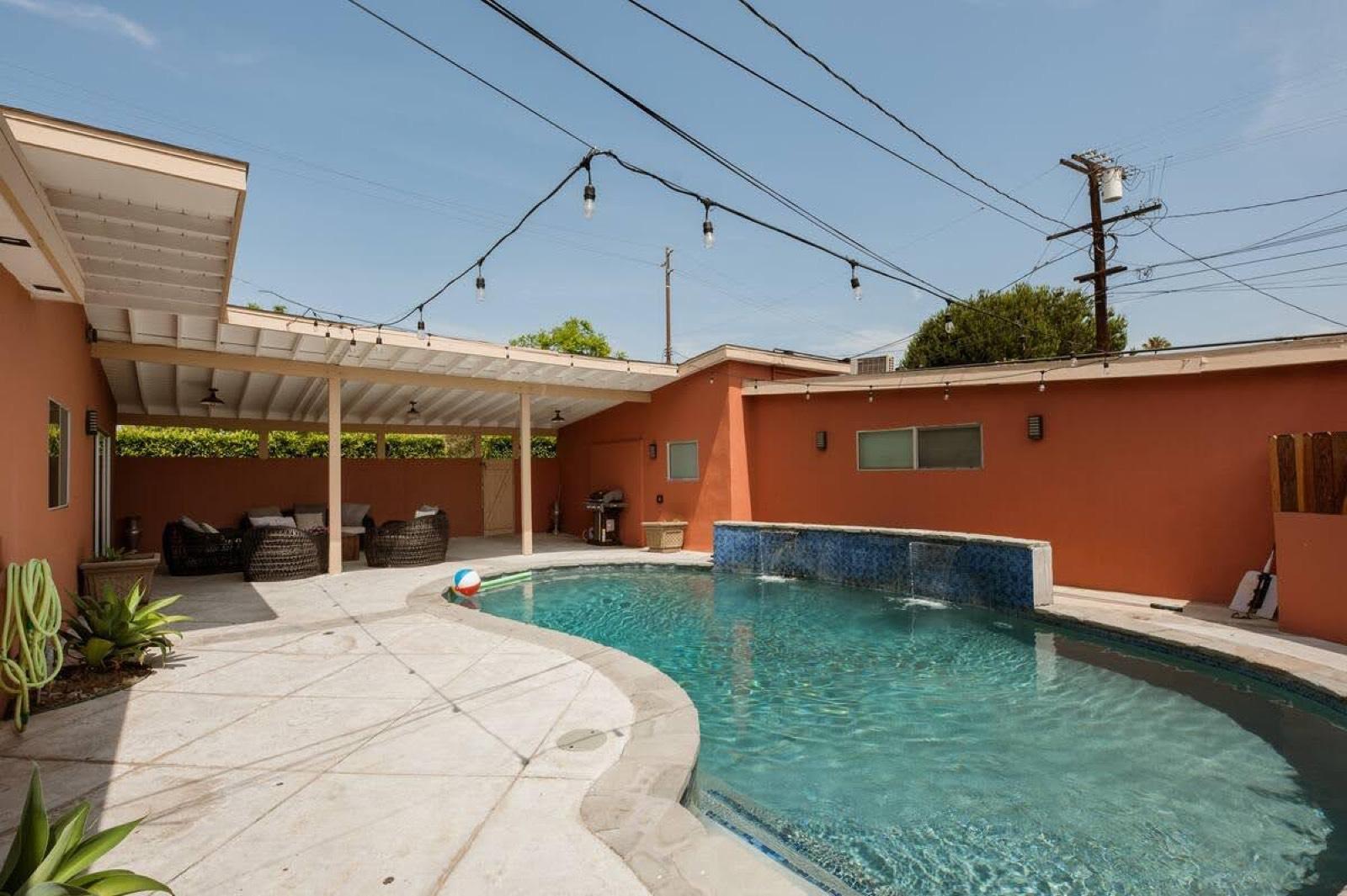 DA's Orange comfort home — photo 1