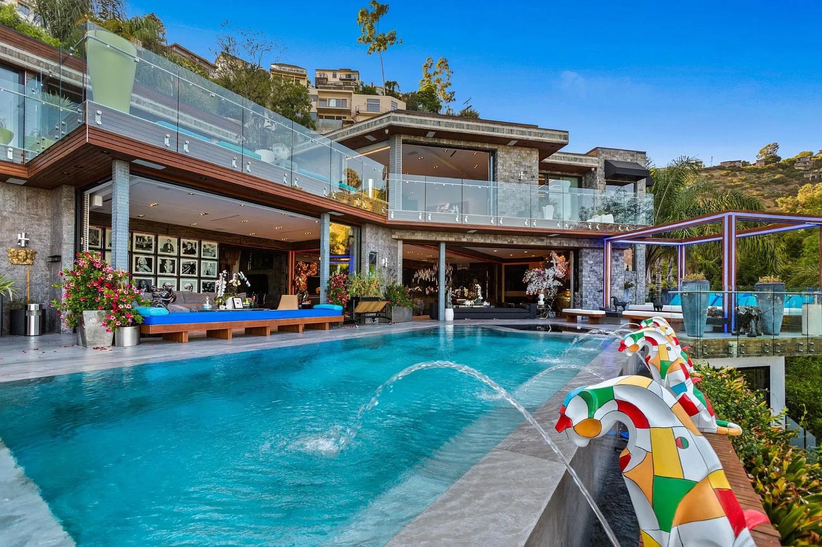 Davids Exotic Mansion — photo 12
