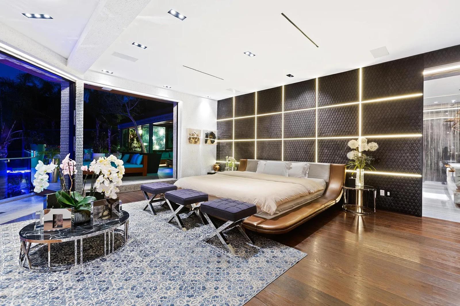 Davids Exotic Mansion — photo 1