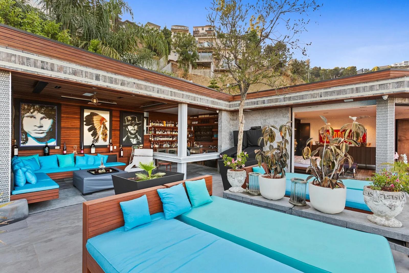 Davids Exotic Mansion — photo 8