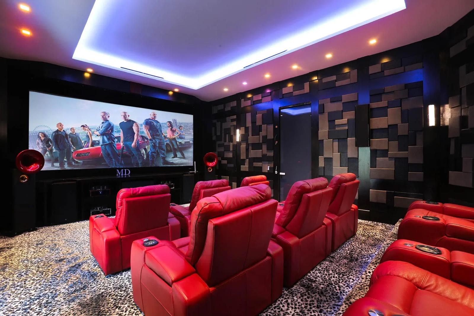 Davids Exotic Mansion — photo 9