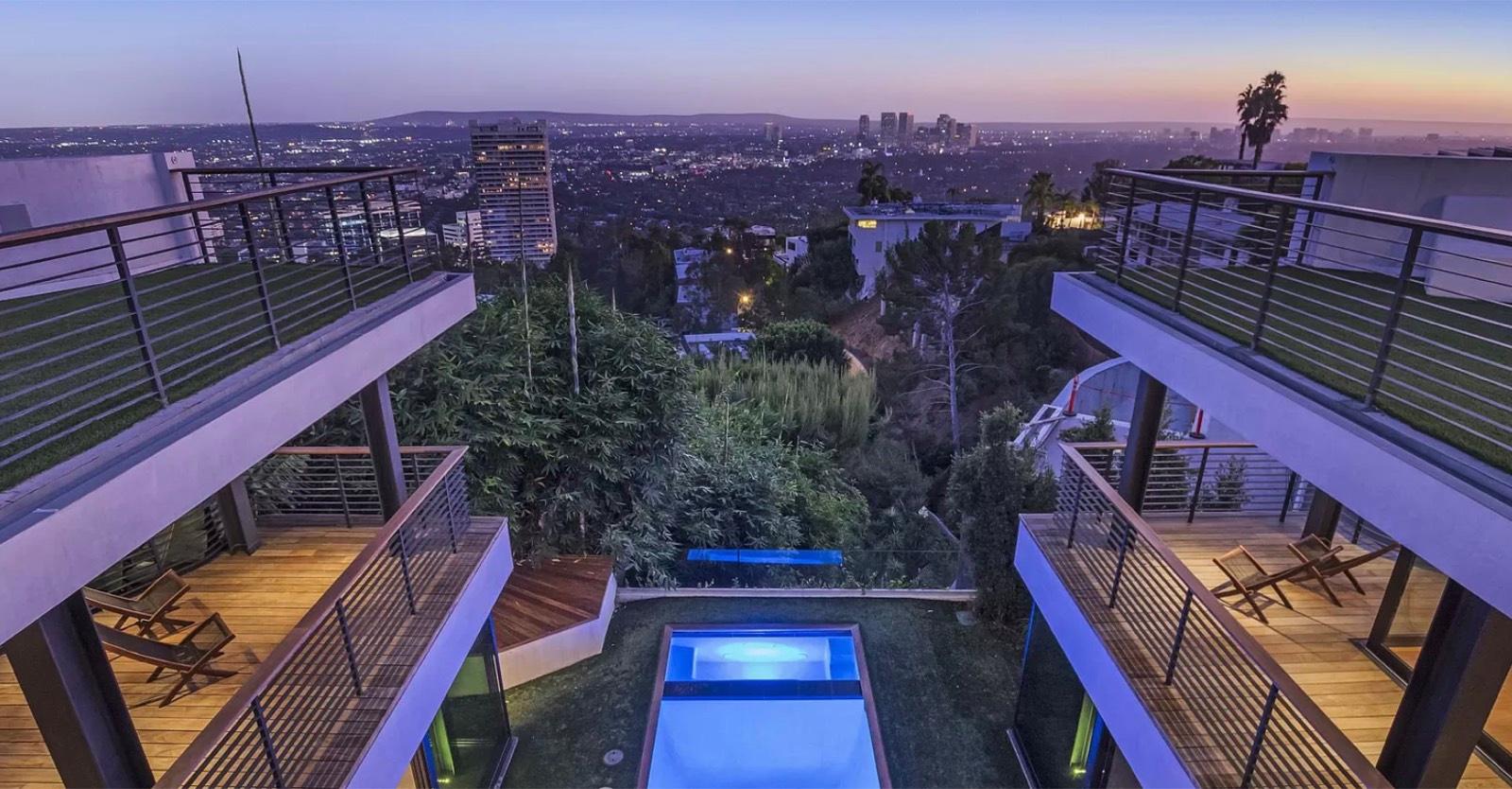DB's Modern Jetliner View Home — photo 1