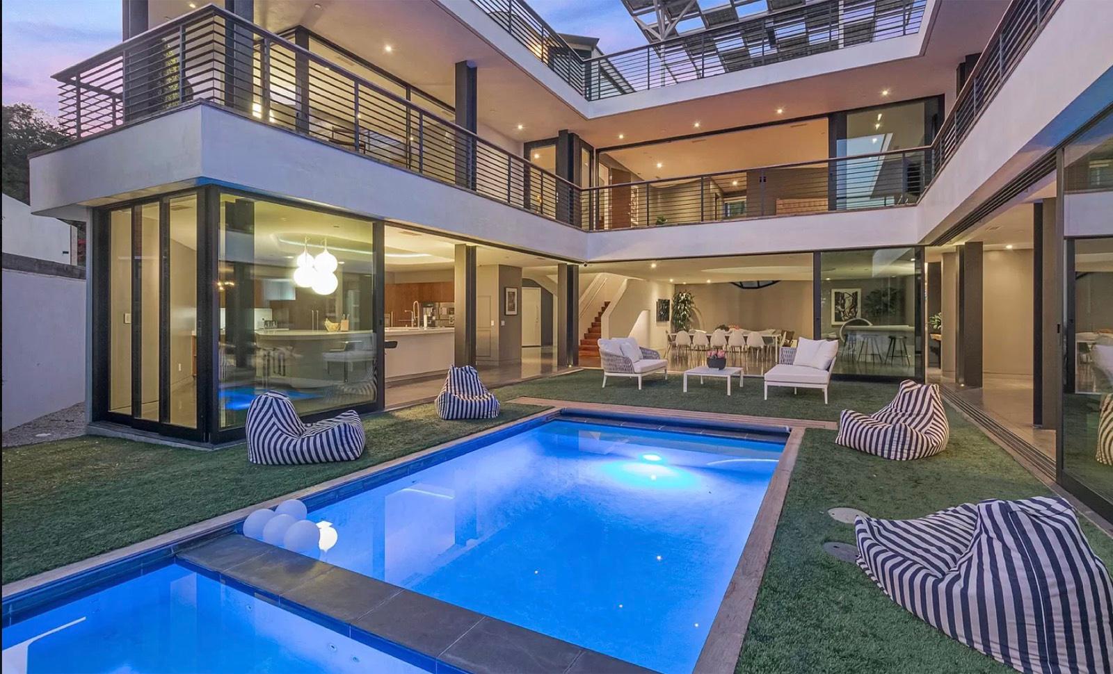 DB's Modern Jetliner View Home — photo 4