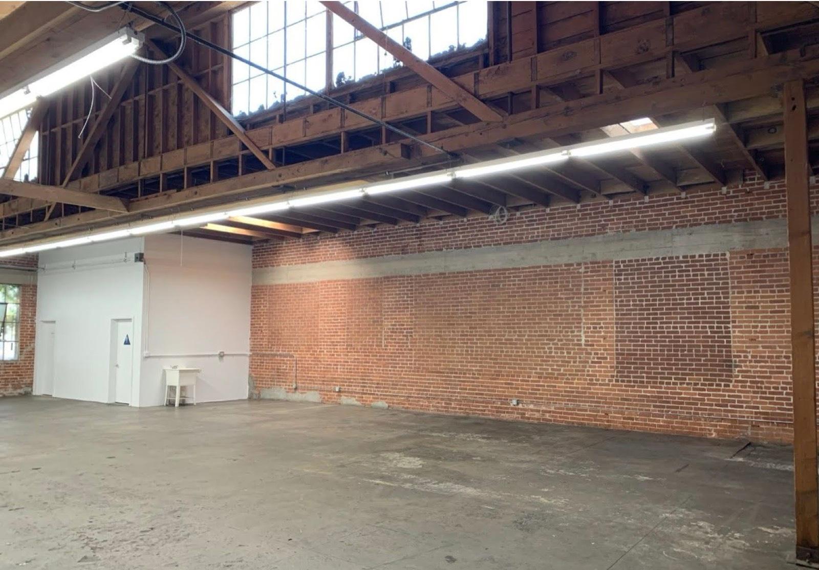 DC Brown Brick Warehouss-Studio — photo 11