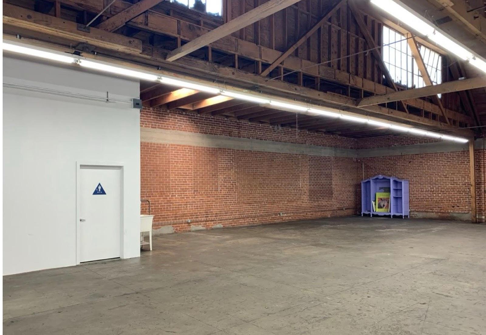 DC Brown Brick Warehouss-Studio — photo 12