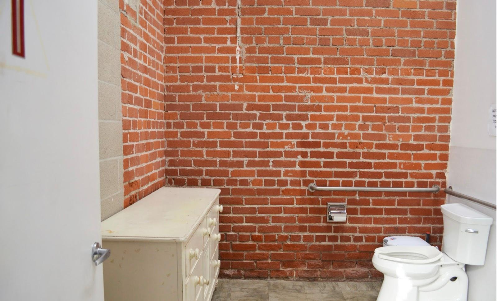 DC Brown Brick Warehouss-Studio — photo 7