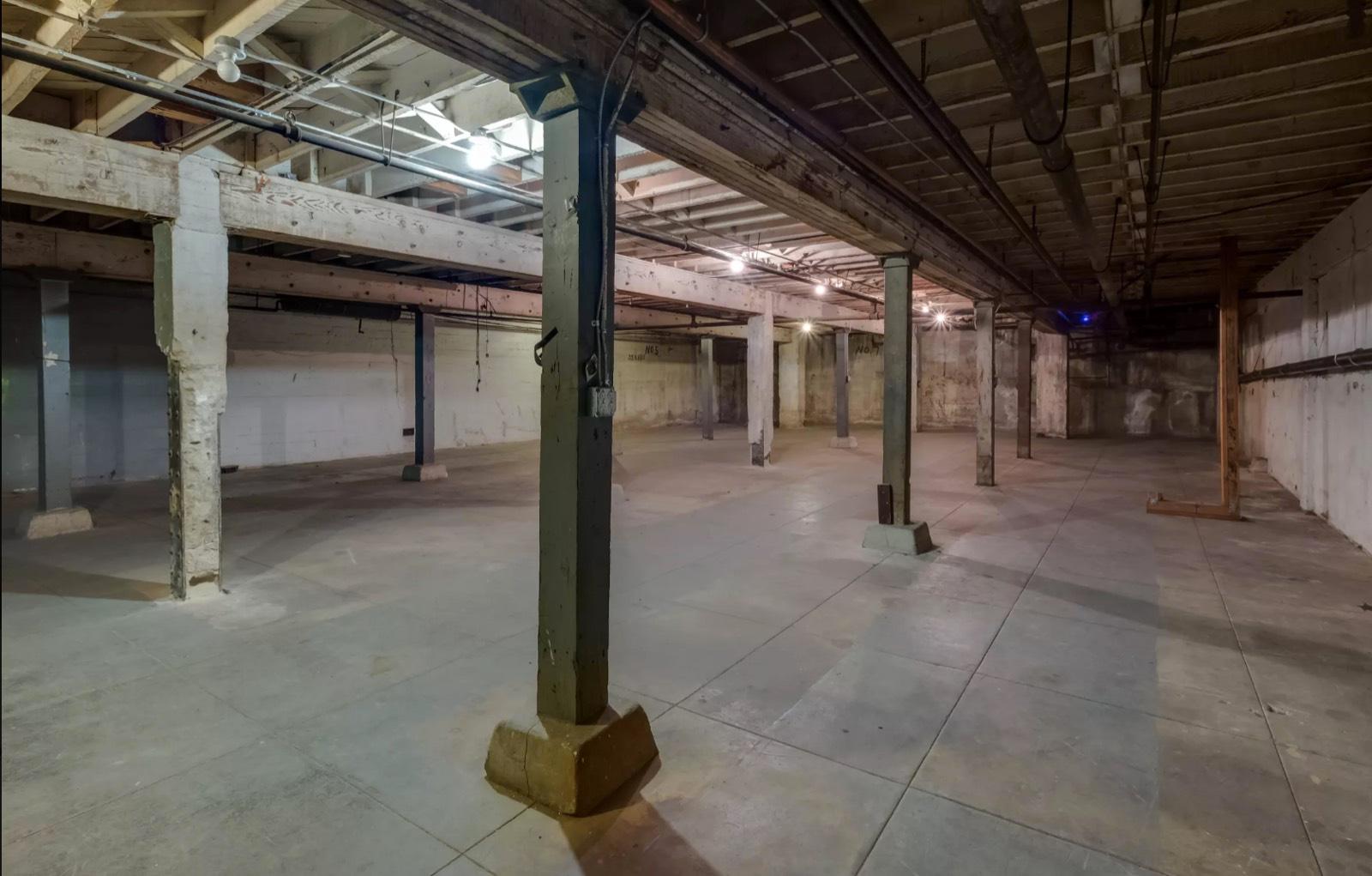 Downtown Basement Studio — photo 3