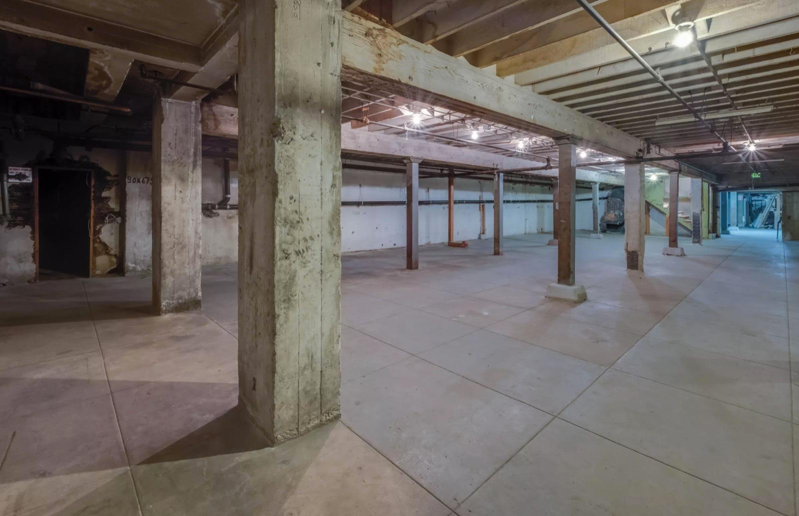 Downtown Basement Studio — photo 6