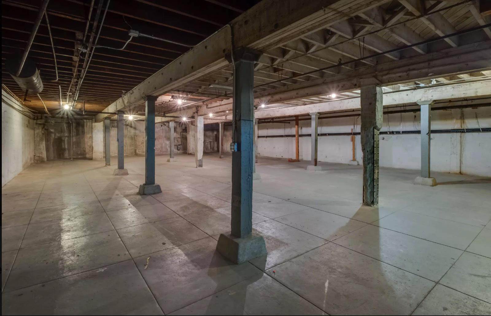 Downtown Basement Studio — photo 9