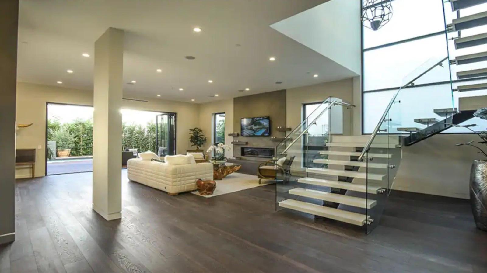 D's 21st Century Modern — photo 8
