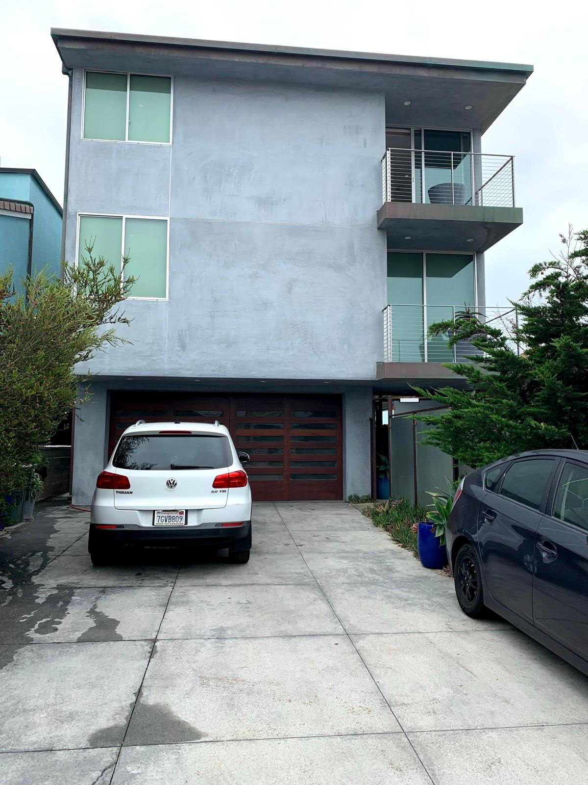D's Beachfront Modern Stunner — photo 2
