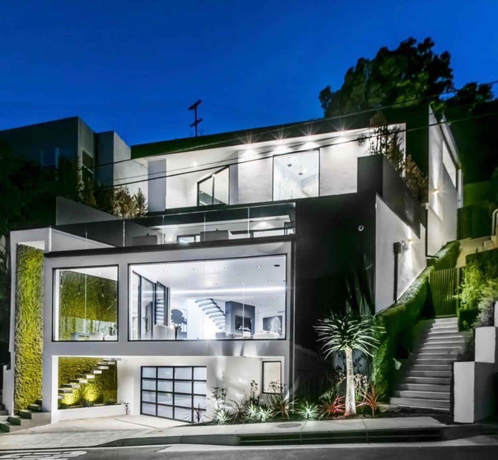 D's Beverly Hills — photo 2