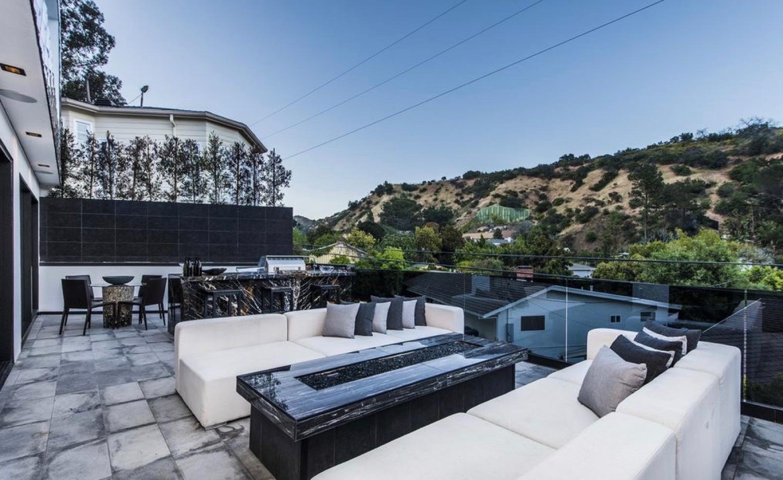 D's Beverly Hills — photo 1