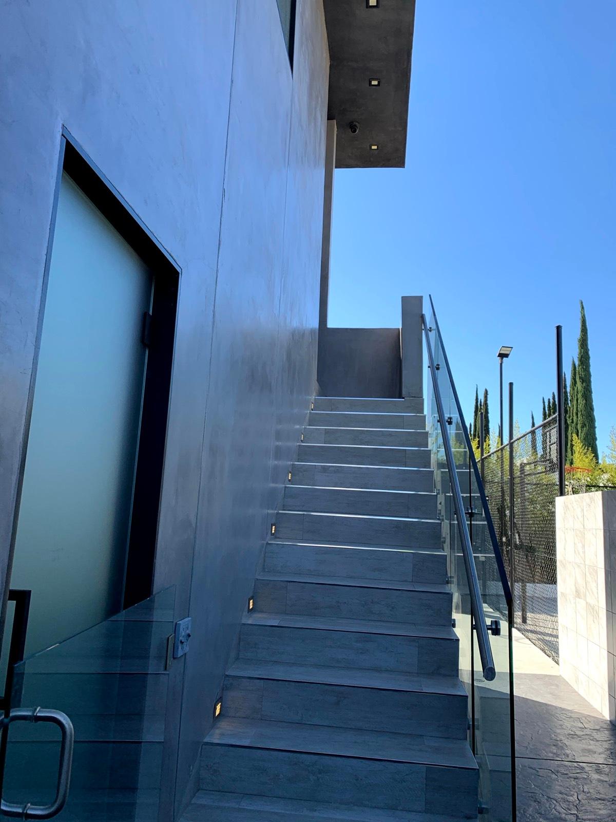 D's Contemporary Tarzana Estate — photo 1